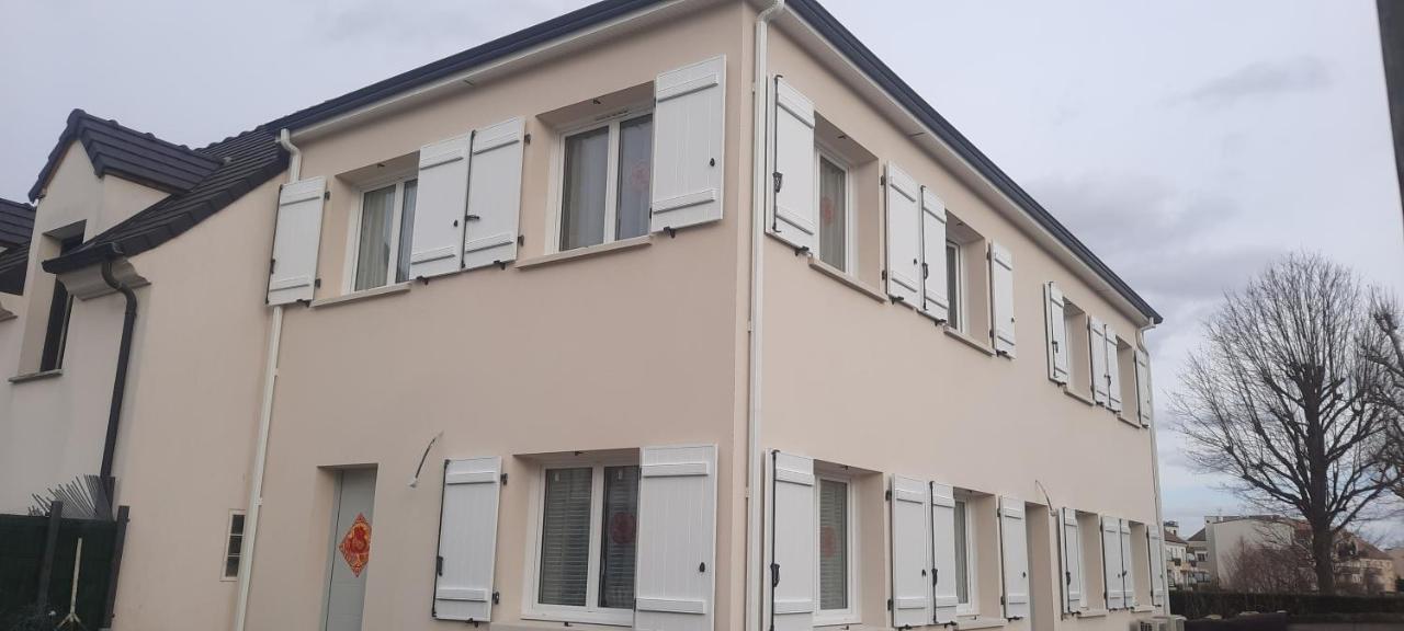 Studio Parking Gratuit Sur Place Claye Souilly Екстер'єр фото