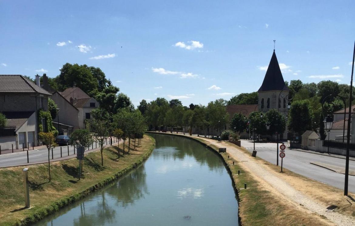 Studio Parking Gratuit Sur Place Claye Souilly Екстер'єр фото